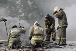 Спасатели МЧС России ликвидировали пожар в частных жилых домах и хозяйственных постройках в Березовском ГО