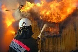 Спасатели МЧС России ликвидировали пожар в частном нежилом доме в Березовском ГО