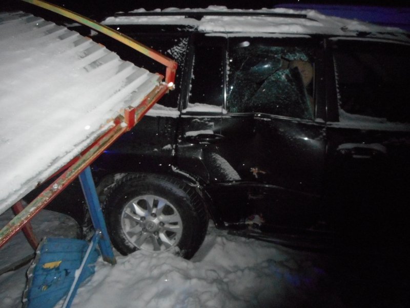 В Березовском выслушали приговор двое местных жителей, которые украли из гаража дорогостоящую иномарку