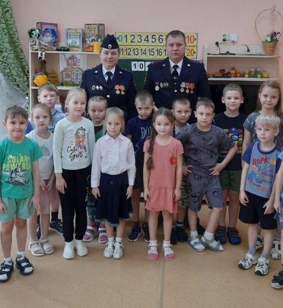 В Березовском в преддверии Дня участкового уполномоченного полиции прошла встреча полицейских с воспитанниками детского сада