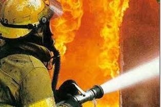 Спасатели МЧС России ликвидировали пожар в неэксплуатируемом строении в Березовском ГО