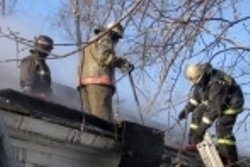 Спасатели МЧС России ликвидировали пожар в нежилом здании в Березовском ГО