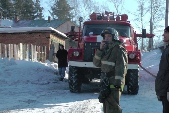 Спасатели МЧС России ликвидировали пожар в частном жилом доме в Березовском ГО